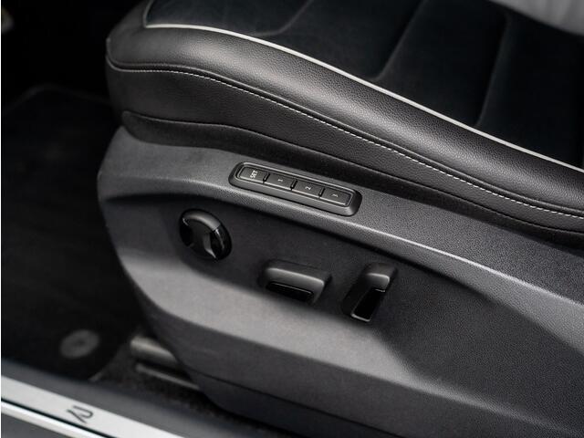 Volkswagen TIGUAN 1.5 TSI R-Line Business+ | Leder | Stoelgeheugen | IQ Light | Elk. A-klep | Prijs Rijklaar!!