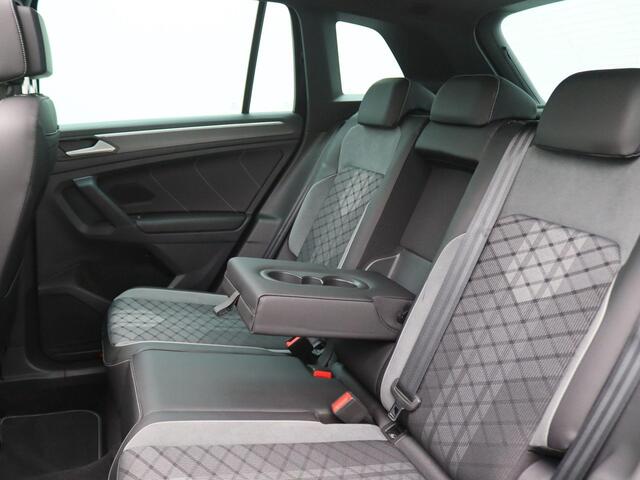 Volkswagen TIGUAN 1.4 TSI eHybrid R-Line Business 245PK DSG Trekhaak, Achterruitrijamera, Elektr. Achterklep, Virtual Cockpit, Matrix-LED Verlichting, Adaptieve Cruise Control, Side Assist, Stuur- en Stoelverwarming, Park Assist, 19" LM Velgen