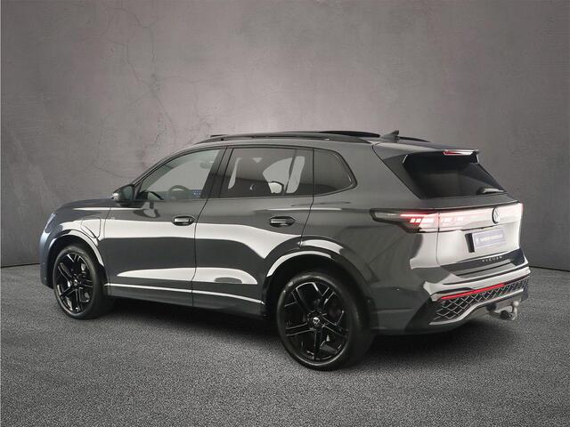 Volkswagen TIGUAN R-Line Business 1.5 TSI eHybrid 204pk DSG Automaat Trekhaak, Black Style, Panoramadak, Adaptive cruise control, LED matrix koplampen, 360 camera
