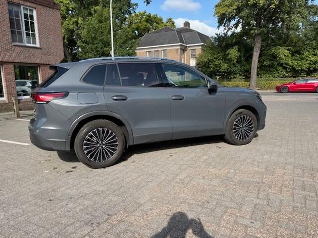 Volkswagen TIGUAN 1.5 eTSI Life Edition | Automaat | Stoelverwarming | Digital Cockpit | Navigatie | Achteruitrijcamera | IQ-Light LED Matrix |