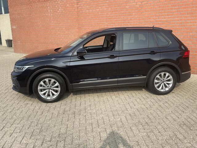 Volkswagen TIGUAN 1.5 TSI 150pk DSG Life | COMPANY CAR | Panoramadak | Navigatie | d.m.v. Apple Carplay / Android Auto | Parkeersensoren | Adaptive Cruise Control | Stoel- en stuurverwarming | Ledverlichting | Getinte ramen | Climate Control