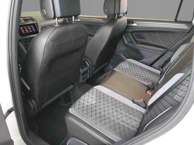 Volkswagen TIGUAN 1.4 TSI eHybrid 245pk PHEV R-Line Black Style / Panoramadak / Head Up / 360 Camera / Wordt Verwacht