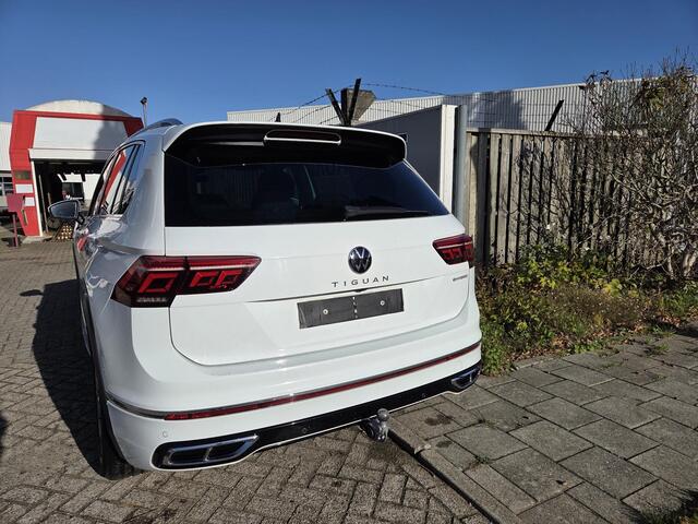 Volkswagen TIGUAN 1.4 TSI eHybrid R-Line Business+ 19"/Panoramadak/Trekhaak/Leder + memory/360 camera/Elektrische klep/Dodehoek/Stuur + stoelverwarming