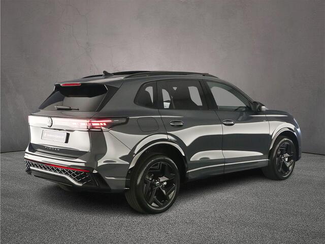 Volkswagen TIGUAN R-Line Edition 1.5 TSI eHybrid 272pk DSG Automaat Trekhaak, Black Style, Panoramadak, Adaptive cruise control, Elektriche achterklep, Achteruitrijcamera