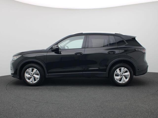 Volkswagen TIGUAN 1.5 eHybrid Life Edition 204PK DSG Trekhaak, Achteruitrijcamera, Navi via Apple Carplay/Android Auto, Keyless, Side Assist, Stoel-Stuurverwarming, Elektr. Achterklep, 17" LM Velgen