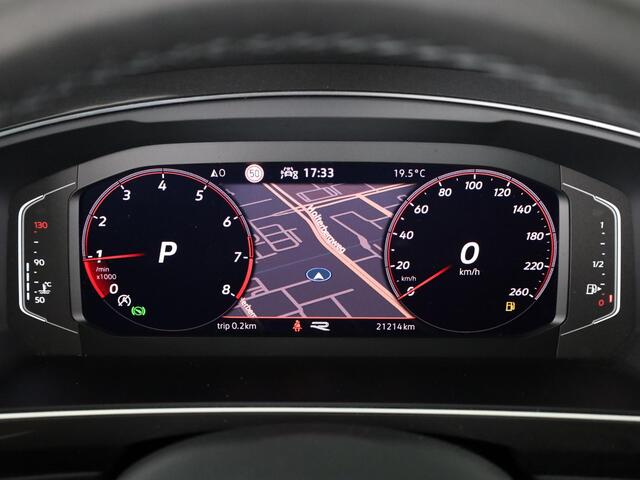 Volkswagen TIGUAN 1.5 TSI R-Line Business 150PK | Automaat (DSG) | Panoramadak | Wegklapbare trekhaak | Camera | Stoelverwarming