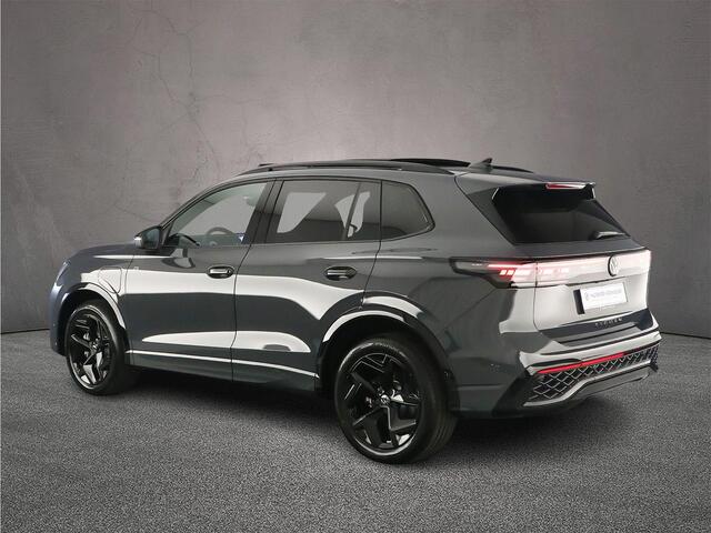 Volkswagen TIGUAN R-Line Edition 1.5 TSI eHybrid 272pk DSG Automaat Trekhaak, Panoramadak, Adaptive cruise control, Black Style, Achteruitrijcamera, Elektrische achterklep