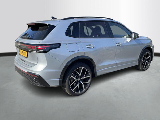 Volkswagen TIGUAN 1.5 eHybrid 272pk R-Line Edition / Panoramadak / 350 Camera / Trekhaak