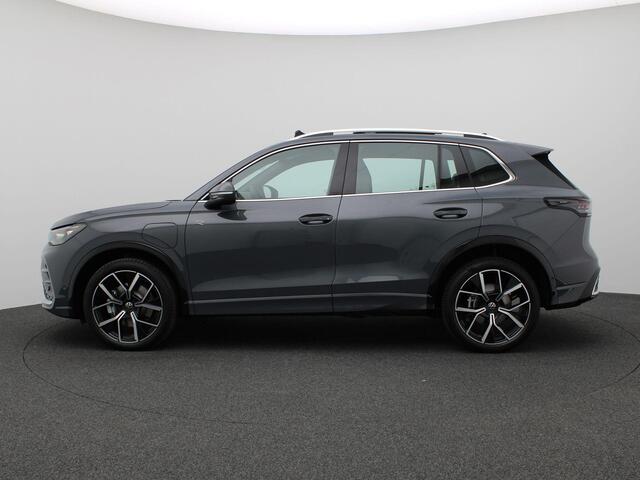 Volkswagen TIGUAN 1.5 eHybrid R-Line Edition 272PK DSG Pano-Schuifdak, Adaptieve Cruise Controle, Matrix-LED Verlichting, Keyless, Stoel-Stuurverwarming, Side Assist, Elektr. Achterklep, Trekhaak, 20" LM Velgen