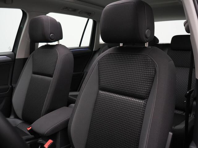 Volkswagen TIGUAN 1.4 TSI 245 pk DSG eHybrid Active | Panoramadak | Navigatie Discover Pro | Adaptief onderstel | IQ Light | Rondomzicht camera | Head-up display | Stuur-/stoelverwarming