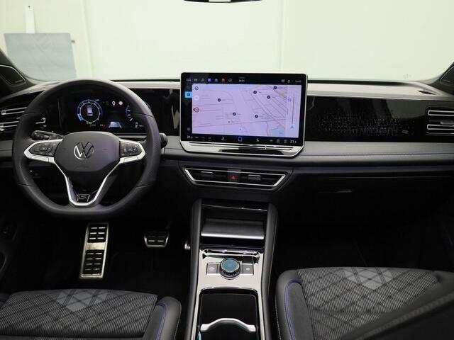 Volkswagen TIGUAN 1.5 eTSI/150PK R-Line DSG · Panoramadak · Trekhaak · 360° Camera + Parkeersensoren · Harman Kardon · Garantie tot 01-01-2026