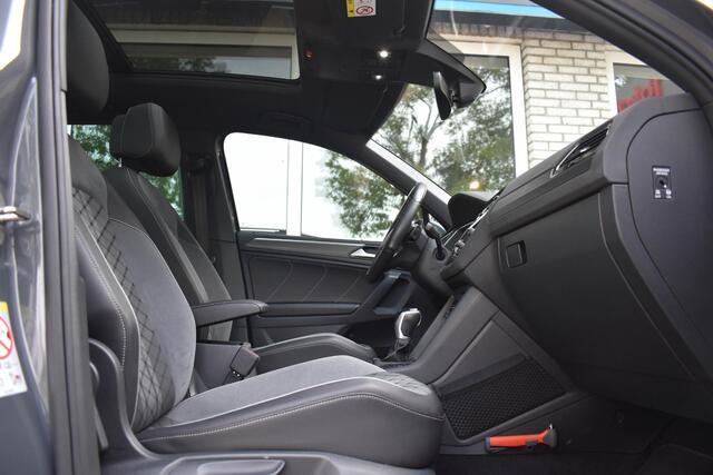 Volkswagen TIGUAN 1.5 TSI R-Line Business+ Pano Trekhaak IQ Light