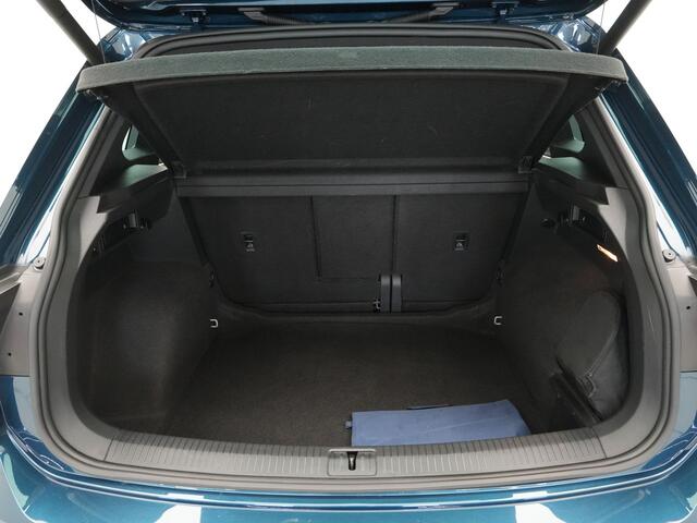 Volkswagen TIGUAN 1.5 TSI 150pk DSG R-Line Navigatie Wegkl. trekhaak Acc Elek. kofferklep 276