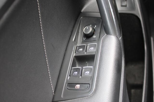 Volkswagen TIGUAN Allspace 1.5 TSI R-Line 7p. | Panoramadak | Trekhaak | Navigatie | Adaptieve cruise