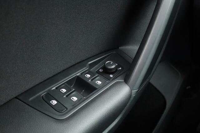 Volkswagen TIGUAN 2.0 TDI 4Motion R-Line DSG | Trekhaak | HUD | Adapt. Cruise | CarPlay | Navi | Stoelverw.