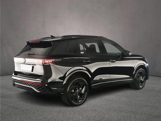 Volkswagen TIGUAN R-Line Edition 1.5 eHybrid 272pk DSG Automaat Trekhaak, Panoramadak, Elektrische achterklep, Achteruitrijcamera, Adaptive cruise control