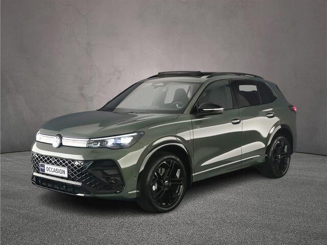 Volkswagen TIGUAN 1.5 eHybrid R-Line Edition 272pk DSG Automaat, Panoramadak, Trekhaak, Stoelverwarming, Black style, Adaptive cruise control, Elektrische achterklep, Led matrix