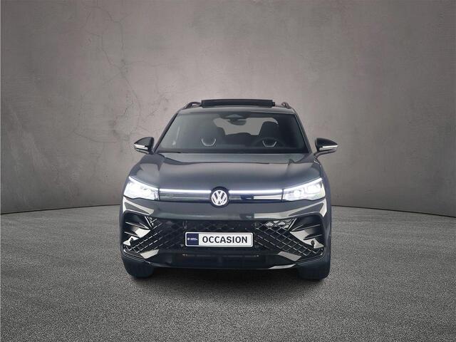 Volkswagen TIGUAN 1.5 eHybrid R-Line Edition 272pk DSG Automaat, Panoramadak, Trekhaak, Black style, Stoelverwarming, Elektrische achterklep, Dodehoeksensor, Led matrix verlichting