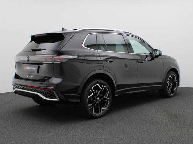 Volkswagen TIGUAN 1.5 eHybrid R-Line Edition 272PK DSG Trekhaak, Lederen bekleding, Massage, Ventilatiestoelen, Panoramadak, York 20" LMV, Navigatie, Adaptive Cruise Control, Assistentiepakket