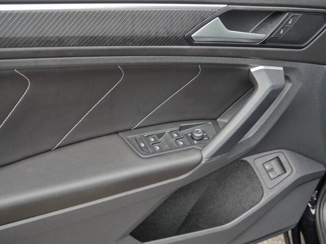 Volkswagen TIGUAN 1.4 TSI eHybrid R-Line ** IQ LIGHT, VIRTUAL, LEDER, TREKH, 20-inch LMV, ACC, WINTER ** 1e EIG - Slechts 64.250km. ** ** INFORMEER OOK NAAR ONZE AANTREKKELIJKE FINANCIAL-LEASE TARIEVEN **