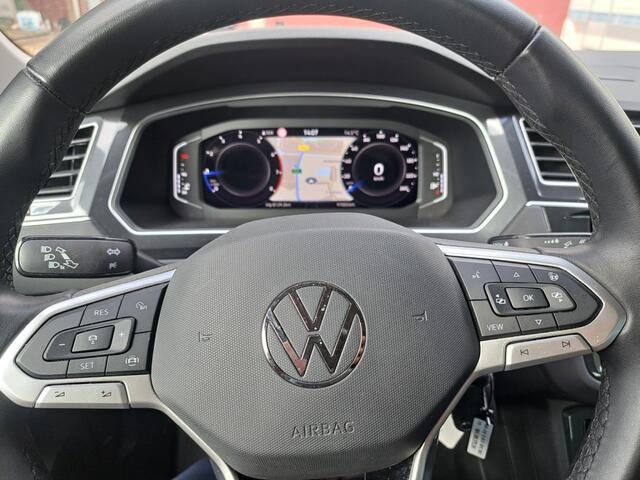 Volkswagen TIGUAN 1.5 TSI 130 Pk Highline Bs Alcantara Ecc Nav. Apple Carplay 6 Bak