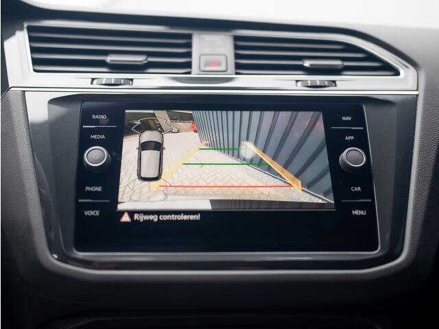 Volkswagen TIGUAN 1.5 TSI R-Line Black Style | Panodak | Elk. A-klep | IQ Light | Camera | Prijs Rijklaar!!