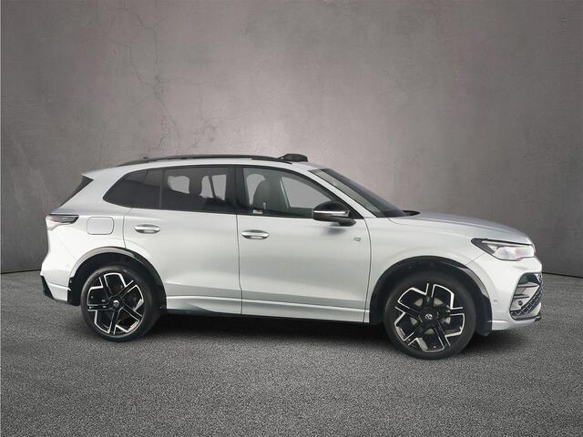 Volkswagen TIGUAN R-Line Edition 1.5 eTSI 150pk DSG Automaat Trekhaak, Panoramadak, Black Style, 360 camera, Elektrische achterklep, Adaptive cruise control