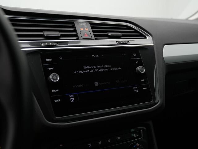 Volkswagen TIGUAN 1.5 TSI 130 pk Comfortline | Trekhaak | Navigatie | Parkeersensoren voor/achter | Adaptive Cruise