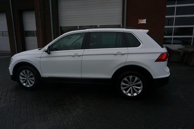 Volkswagen TIGUAN 1.4 TSI ACT DSG COMFORTLINE BUSINESS KEURIGE NETTE STAAT! AFN.TREKHAAK STOEL+STUURVERWARMING NAVI ANDROID/APPLECARPLAY ALCANTARA 17INCH PRIVACYGLAS ADAPTIEVE CRUISE ENZ...