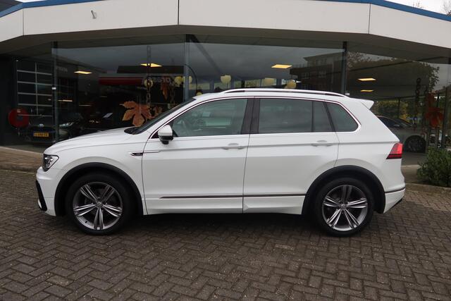 Volkswagen TIGUAN 1.5 TSI ACT Highline Business R-LINE I PANORAMA I TREKHAAK I NL-AUTO !