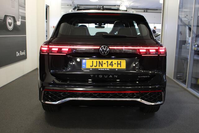 Volkswagen TIGUAN 1.5 eHybrid 204PK R-Line Panoramadak | IQ-Light | Camera | Side Assist | Ergo Stoelen | Head Up Display