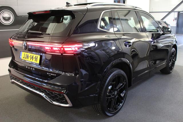 Volkswagen TIGUAN 1.5 eHybrid 204PK R-Line Panoramadak | IQ-Light | Camera | Side Assist | Ergo Stoelen | Head Up Display