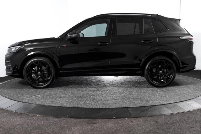 Volkswagen TIGUAN 1.5 eHybrid 272 PK R-Line Edition | Black Style | Assistance Plus | Elek. Trekhaak | IQ Light | Adapt. Cruise | Stoel-+stuurverw. | NAV+App. Connect | 360 Camera | LM 20" | 8237