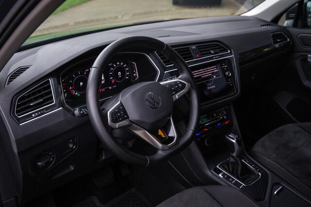 Volkswagen TIGUAN 1.5 TSI Elegance , Elektrische trekhaak, Head-up display, Apple Carplay,