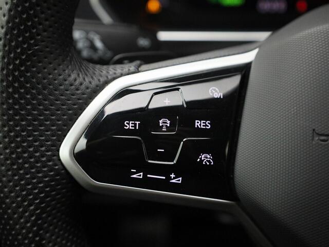 Volkswagen TIGUAN 1.4 TSIeHybrid 180kW/245PK R-Line DSG · Panoramadak · Leder · Trekhaak · Camera · Elektrische stoelverstelling ·