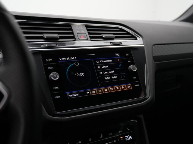 Volkswagen TIGUAN 1.4 TSI 245 pk DSG eHybrid R-Line Business+ | Panoramadak | Trekhaak | Rondomzicht camera | Stuur-/stoelverwarming | Navigatie