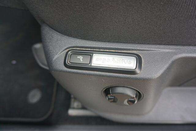 Volkswagen TIGUAN 2.0 TDI DSG 4Motion Highline R-Line Trekhaak | Camera |Stoelverw. | Blis * All in prijs *