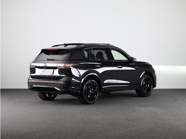 Volkswagen TIGUAN 1.5 eHybrid R-Line Business | Panoramaschuif-kanteldak | Wegklapbare Trekhaak | Achterklep Elektrisch | Black style pakket | Navigatie | Parkeer assistent |