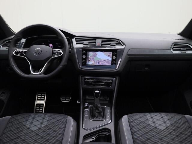 Volkswagen TIGUAN 1.5TSI/150PK R-Line Blackstyle DSG · Panoramadak · Apple/Android · Parkeersensoren + Camera