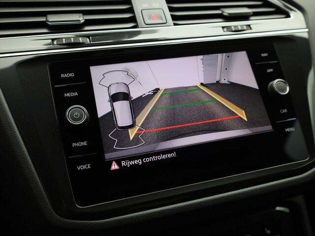 Volkswagen TIGUAN 1.5TSI/150PK R-Line Blackstyle DSG · Panoramadak · Apple/Android · Parkeersensoren + Camera
