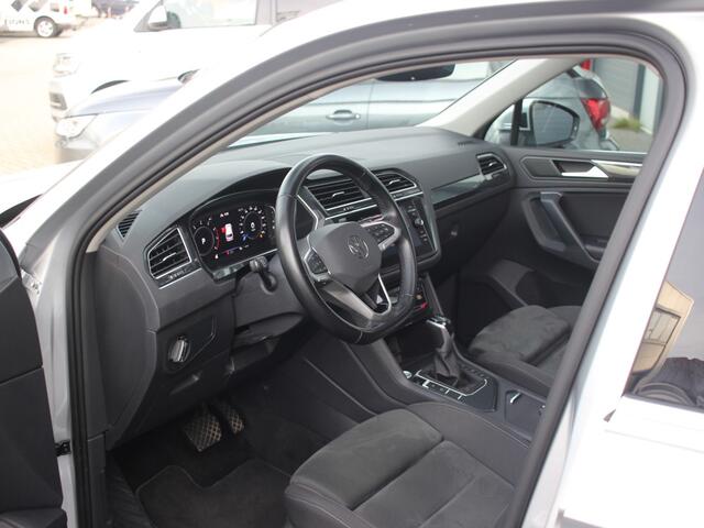 Volkswagen TIGUAN 1.5 TSI Elegance PANO, IQ LIGHT, STOELVER, CARPLAY, VOORRUITVERW, 1e Eigenaar