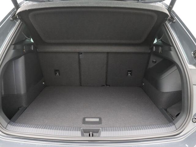 Volkswagen TIGUAN 1.5 eHybrid R-Line Edition 272PK DSG Pano-Schuifdak, Trekhaak, Lederen Bekleding, 360gr. camera, Adaptieve Cruise Controle, Matrix LED verlichting, Keyless, Navi, Side Assist, Alarm, 20" LM Velgen