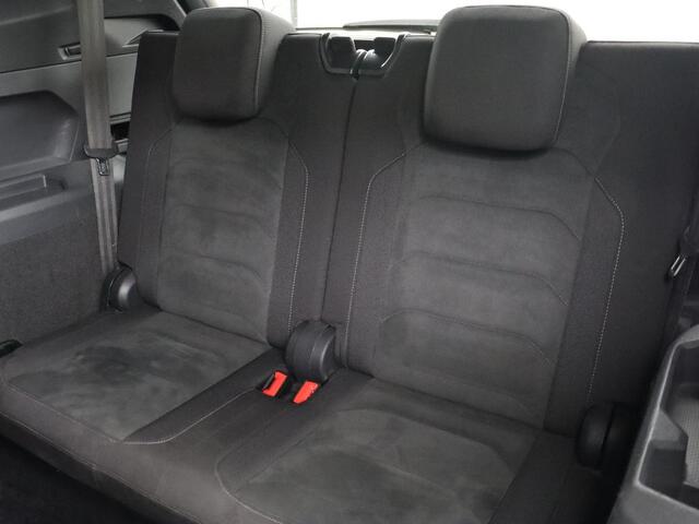 Volkswagen TIGUAN Allspace 1.5 TSI R Line 7-persoons | Carplay | Adaptive cruise | 19'' | Navigatie | Camera | Virtual Cockpit | Full LED | Keyless | Park Assist | DAB | Climate control