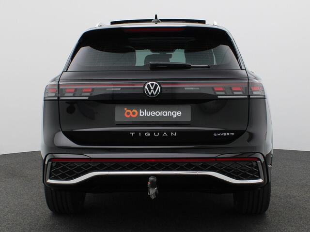 Volkswagen TIGUAN 1.5 eHybrid R-Line Edition 272PK DSG Pano-Schuifdak, Trekhaak, Lederen Bekleding, 360gr. camera, Adaptieve Cruise Controle, Matrix LED verlichting, Keyless, Navi, Side Assist, Alarm, 20" LM Velgen