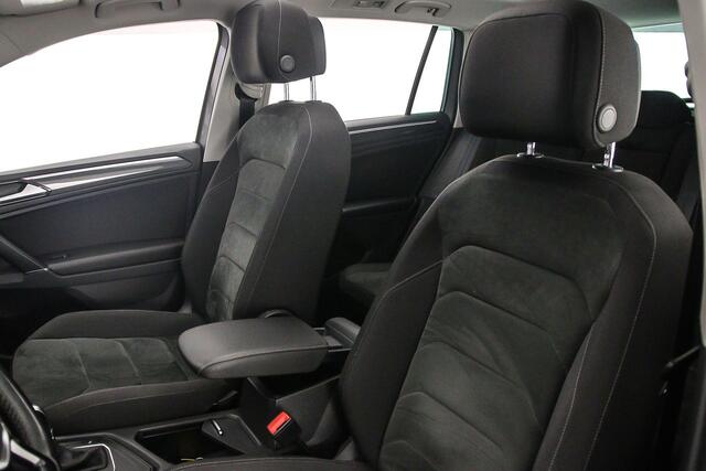 Volkswagen TIGUAN R-Line 1.4 TSI 150pk DSG Automaat Trekhaak, Panoramadak, Elektrische achterklep, Adaptive cruise control, Navigatie, Parkeersensoren