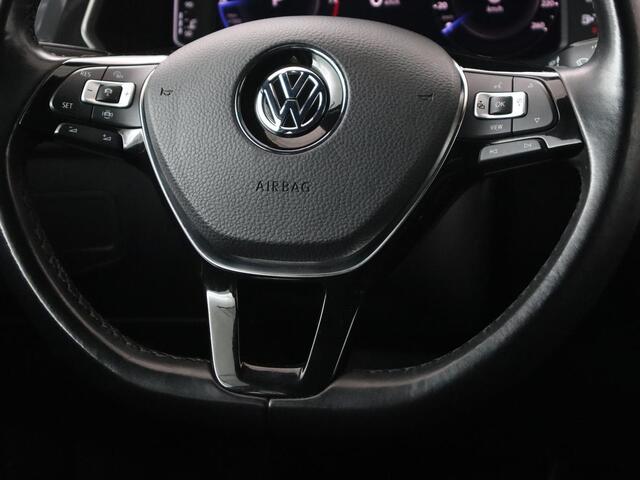 Volkswagen TIGUAN Allspace 1.5 TSI R Line | Trekhaak | Camera | Full LED | Adaptive cruise | Virtual Cockpit | Park Assist | Carplay | Navigatie | Keyless | Climate control | 19'' lichtmetalen velgen