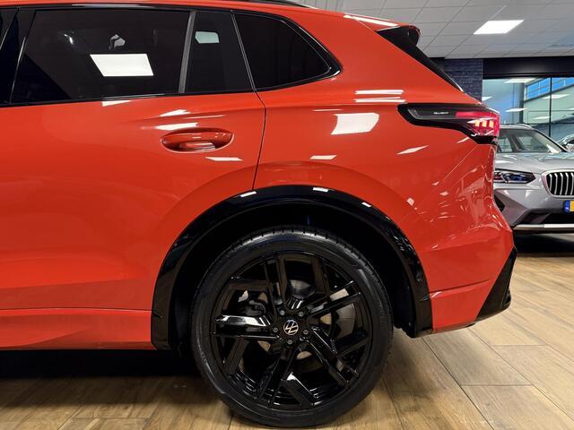 Volkswagen TIGUAN 1.5 eTSI R-Line Edition |Stoel/stuur verwarm|Massage stoelen|Panoromadak|Trekhaak|Winterwielen set extra|