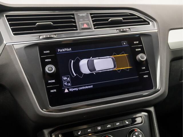 Volkswagen TIGUAN 1.4 TSI Comfort (STOELVERWARMING, PARKEERSENSOREN, TREKHAAK, SPORTSTOELEN, GETINT GLAS, BLUETOOTH, NIEUWSTAAT)