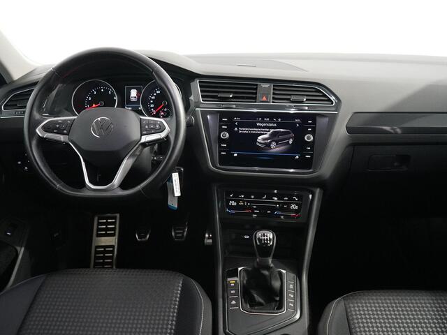 Volkswagen TIGUAN 1.5 TSI Life Business | Trekhaak | Carplay | IQ Drive | Winterpakket