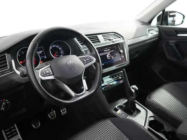 Volkswagen TIGUAN 1.5 TSI Life Business | Trekhaak | Carplay | IQ Drive | Winterpakket